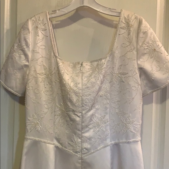 Wedding Dress - Picture 2 of 9